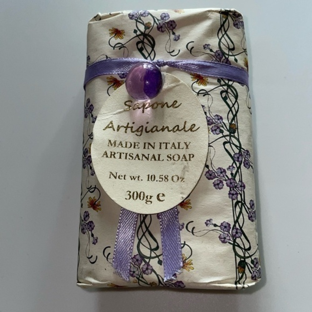 Fragranced Lily Bar Soap Artisanal‎ Made in Italy New 10.58 oz Bath Gifting